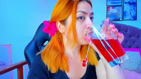 Snapshot of queengrett chatting on 09-11-25, 07:03 Queen online show from 09-11-25, 07:03