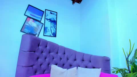 Snapshot of queengrett chatting on 09-23-25, 06:22 Queen online show from 09-23-25, 06:22