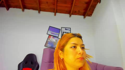 Snapshot of queengrett chatting on 09-28-25, 04:23 Queen online show from 09-28-25, 04:23