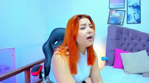 Snapshot of queengrett chatting on 11-17-25, 03:51 Queen online show from 11-17-25, 03:51