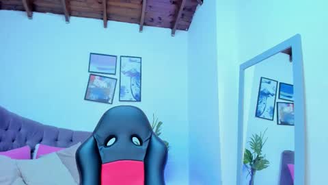 Snapshot of queengrett chatting on 01-15-26, 06:44 Queen online show from 01-15-26, 06:44