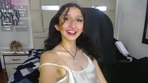 QUEENJEENN online show from 01-04-25, 09:52