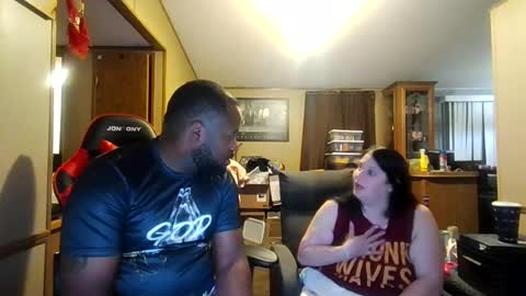 Snapshot of queenking55 chatting on 06-12-26, 05:06 Queen N King Fun Night online show from 06-12-26, 05:06