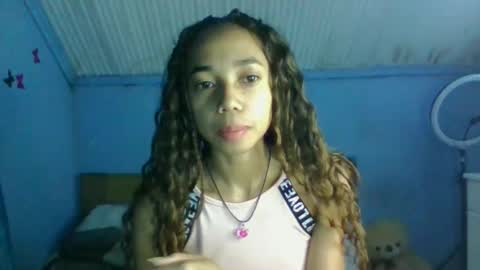 Snapshot of queennih chatting on 11-06-25, 06:53 queennih online show from 11-06-25, 06:53