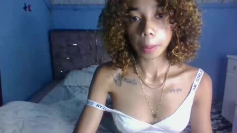 Snapshot of queennih chatting on 01-09-26, 08:43 queennih online show from 01-09-26, 08:43