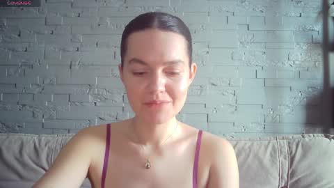 Snapshot of queenofmodels chatting on 04-03-26, 06:00 QueenOfModels online show from 04-03-26, 06:00