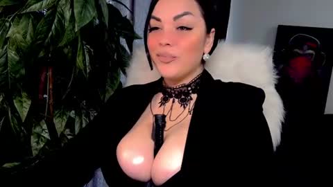 Snapshot of queenofurkink chatting on 07-15-26, 08:30 I am online every day from 1800 - 0100 online show from 07-15-26, 08:30