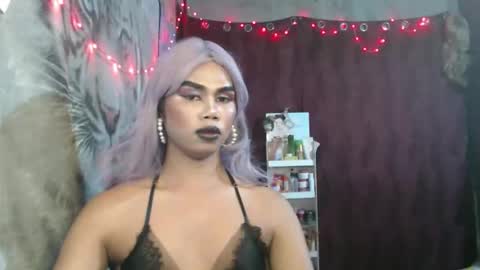 queenpinayebony_xx online show from 04-18-26, 12:20