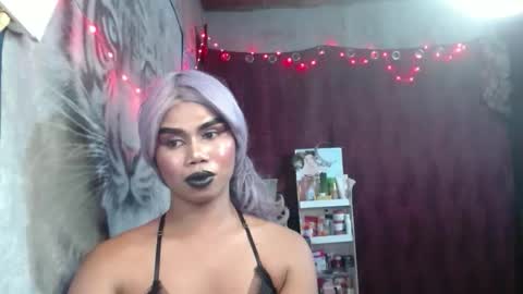 queenpinayebony_xx online show from 04-18-26, 07:07