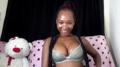 Snapshot of queenremy chatting on 03-11-26, 02:56 sexy online show from 03-11-26, 02:56
