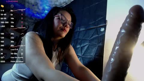 Snapshot of queenrose94 chatting on 06-06-26, 02:44 queenrose94 online show from 06-06-26, 02:44