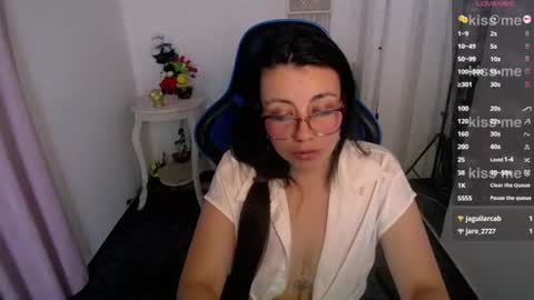 Snapshot of queenrose94 chatting on 06-11-26, 12:32 queenrose94 online show from 06-11-26, 12:32