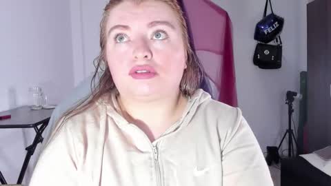 Snapshot of queensami7 chatting on 11-11-25, 02:22 Samantha online show from 11-11-25, 02:22