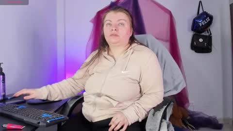 Snapshot of queensami7 chatting on 11-21-25, 04:33 Samantha online show from 11-21-25, 04:33