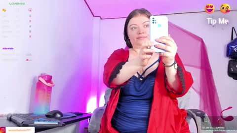 Snapshot of queensami7 chatting on 12-21-25, 01:35 Samantha online show from 12-21-25, 01:35