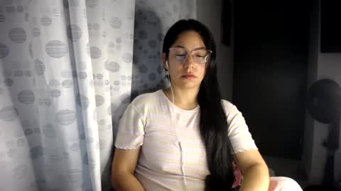 Snapshot of queenvictoria2023 chatting on 06-12-26, 02:43 Paola online show from 06-12-26, 02:43