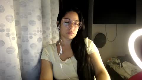 Snapshot of queenvictoria2023 chatting on 06-19-26, 02:16 Paola online show from 06-19-26, 02:16