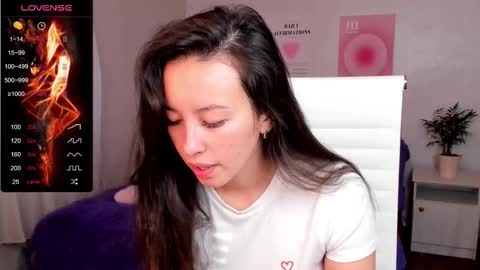 Snapshot of queitsharm_ chatting on 09-19-25, 05:20 Anna online show from 09-19-25, 05:20