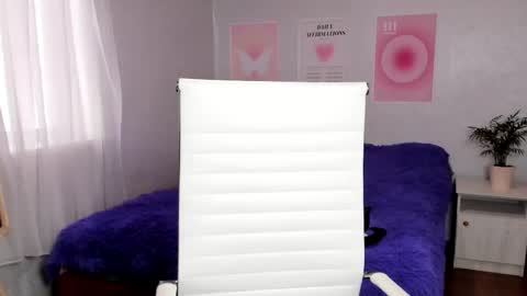 Snapshot of queitsharm_ chatting on 10-15-25, 06:57 Anna online show from 10-15-25, 06:57