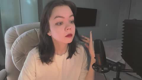 quietluxury online show from 03-25-26, 12:11