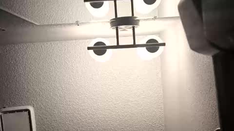 Snapshot of quindre chatting on 11-06-25, 10:16 quindre online show from 11-06-25, 10:16