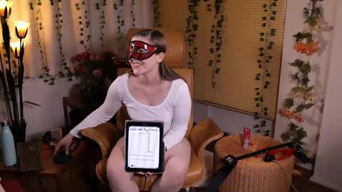 Snapshot of quinnrmonroe chatting on 02-18-25, 08:14 QuinnMonroe online show from 02-18-25, 08:14