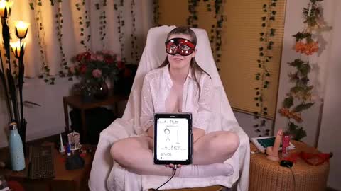 Snapshot of quinnrmonroe chatting on 02-20-25, 11:43 QuinnMonroe online show from 02-20-25, 11:43