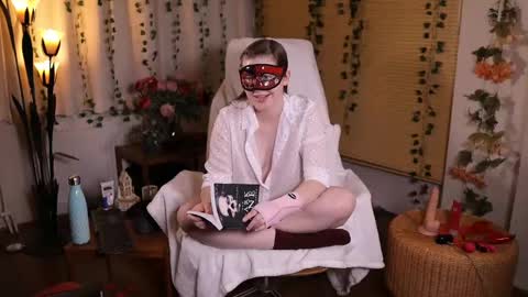 Snapshot of quinnrmonroe chatting on 02-25-25, 08:19 QuinnMonroe online show from 02-25-25, 08:19