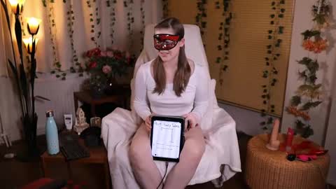 Snapshot of quinnrmonroe chatting on 02-26-25, 08:11 QuinnMonroe online show from 02-26-25, 08:11