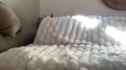 Quinnyelena online show from 11-27-25, 11:01