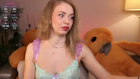 Snapshot of qwennx chatting on 01-07-26, 02:52 Nova Hollis online show from 01-07-26, 02:52