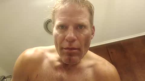 Snapshot of r04233054 chatting on 11-18-25, 08:41 r04233054 online show from 11-18-25, 08:41