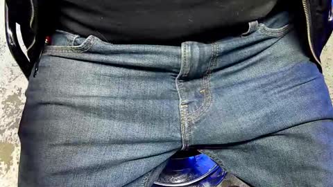 Snapshot of r27822204 chatting on 09-30-25, 06:29 r2424 online show from 09-30-25, 06:29