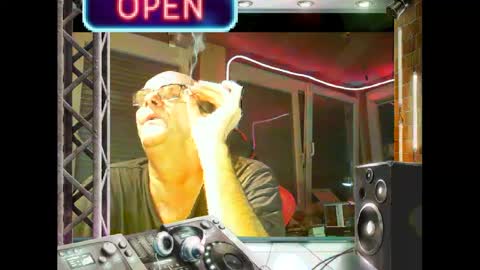 Snapshot of r_2d2_ chatting on 01-13-25, 10:35 dj mike online show from 01-13-25, 10:35