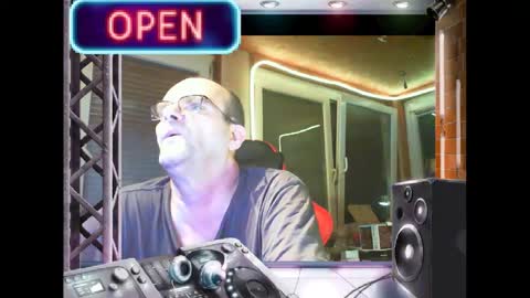 Snapshot of r_2d2_ chatting on 01-18-25, 10:28 dj mike online show from 01-18-25, 10:28