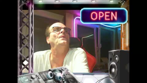 Snapshot of r_2d2_ chatting on 03-07-25, 09:38 dj mike online show from 03-07-25, 09:38