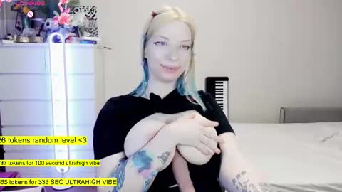Snapshot of raaaaaaawr chatting on 07-01-26, 05:56 - online show from 07-01-26, 05:56