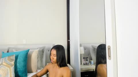 Snapshot of rachel_evans_xx chatting on 01-18-25, 09:13 rachel online show from 01-18-25, 09:13