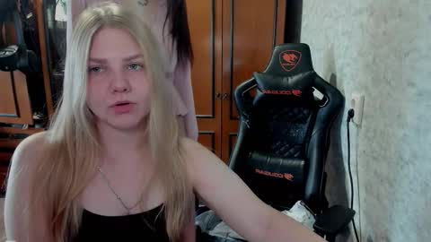 Snapshot of rachel_sharp chatting on 09-29-25, 10:20 Make me cum online show from 09-29-25, 10:20