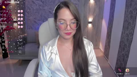 Snapshot of rachel_williamss chatting on 12-19-24, 10:21 rachel online show from 12-19-24, 10:21
