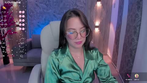 Snapshot of rachel_williamss chatting on 12-22-24, 01:45 rachel online show from 12-22-24, 01:45