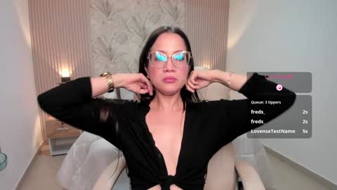 Snapshot of rachel_williamss chatting on 01-25-25, 02:04 rachel online show from 01-25-25, 02:04