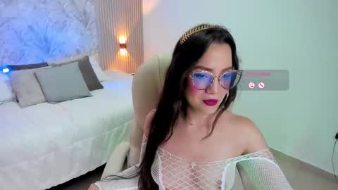 Snapshot of rachel_williamss chatting on 02-27-25, 08:20 rachel online show from 02-27-25, 08:20