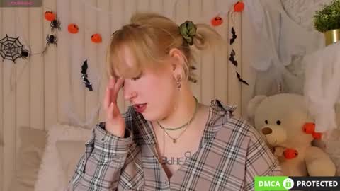 Snapshot of rachelcaart chatting on 10-21-25, 05:52 Ray  online show from 10-21-25, 05:52