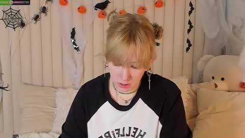 Snapshot of rachelcaart chatting on 10-24-25, 03:14 Ray  online show from 10-24-25, 03:14