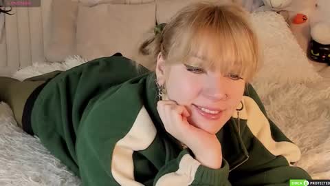 Snapshot of rachelcaart chatting on 10-25-25, 03:14 Ray  online show from 10-25-25, 03:14