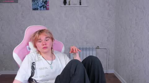 Rachell online show from 05-18-26, 04:07