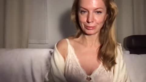 Snapshot of rachelldelicious chatting on 12-12-24, 06:14 Rachel online show from 12-12-24, 06:14