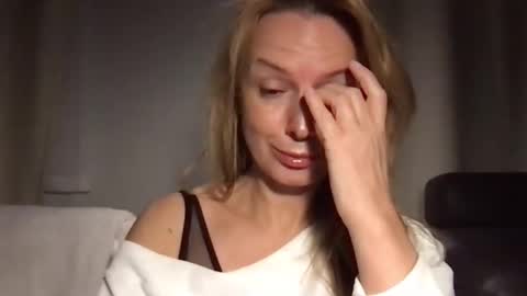 Snapshot of rachelldelicious chatting on 01-06-25, 09:11 Rachel online show from 01-06-25, 09:11