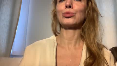 Snapshot of rachelldelicious chatting on 01-15-25, 07:59 Rachel online show from 01-15-25, 07:59